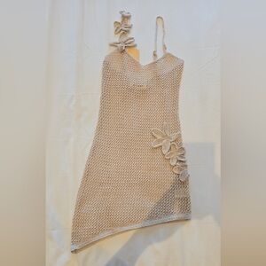 NWT Bananhot Maris floral appliqué Beige Crochet Dress